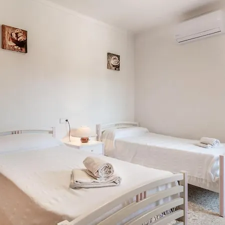 Holiday home Canescandeu *